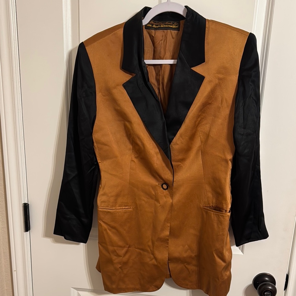 Elegant Black and Gold Blazer with Notched Lapels